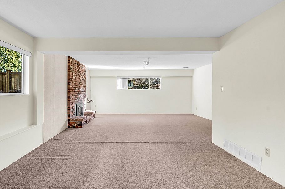 1110 Lodge Road North Vancouver, BC - 29