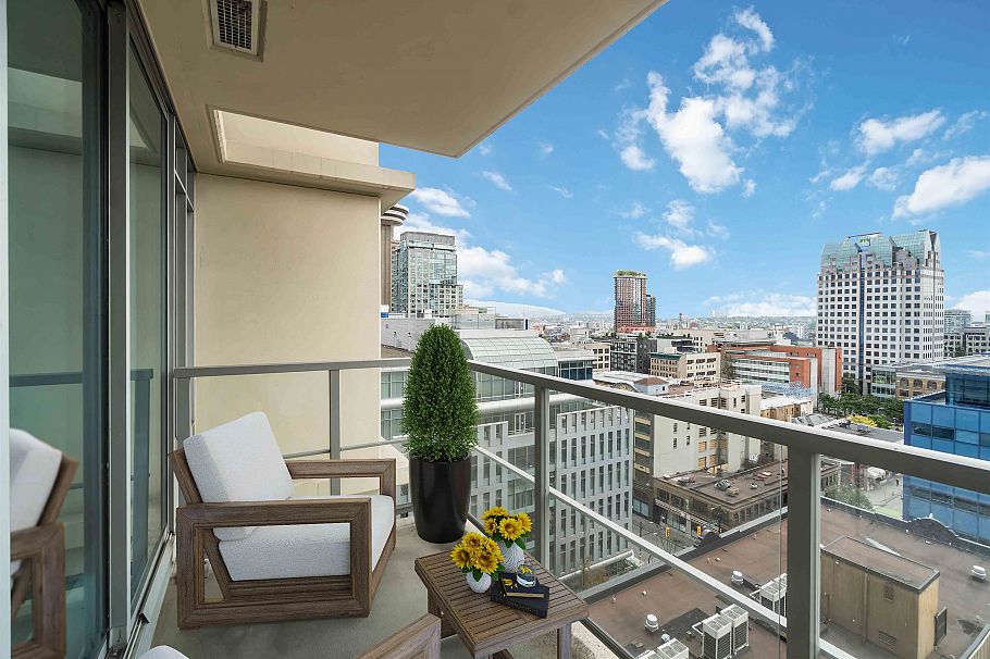 1311 610 Granville Street Vancouver, BC - 5