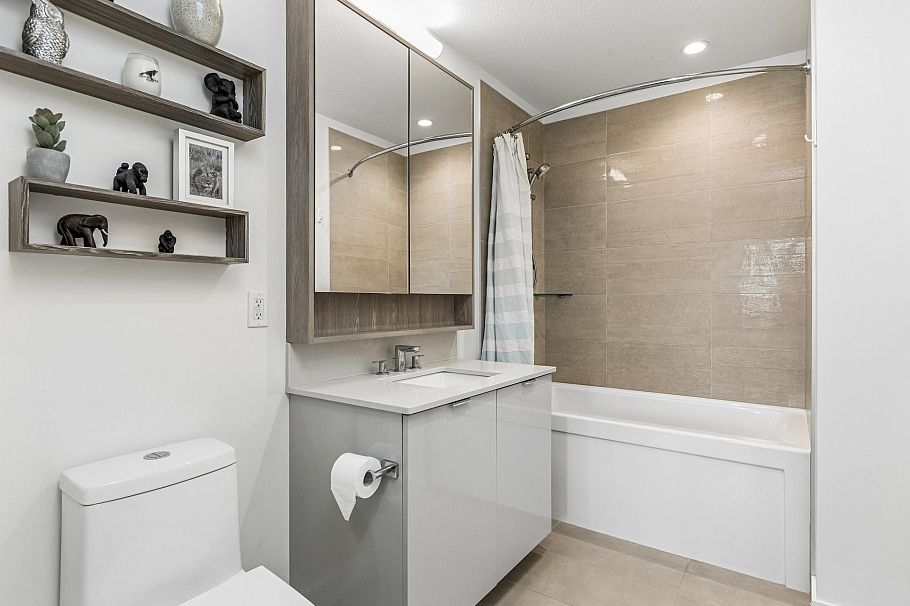 511 108 E 8th Street North Vancouver, BC - 17