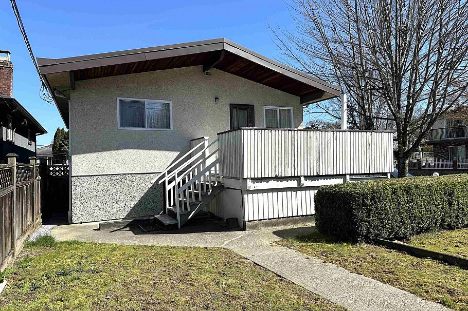3191 Renfrew Street Vancouver, BC - 5