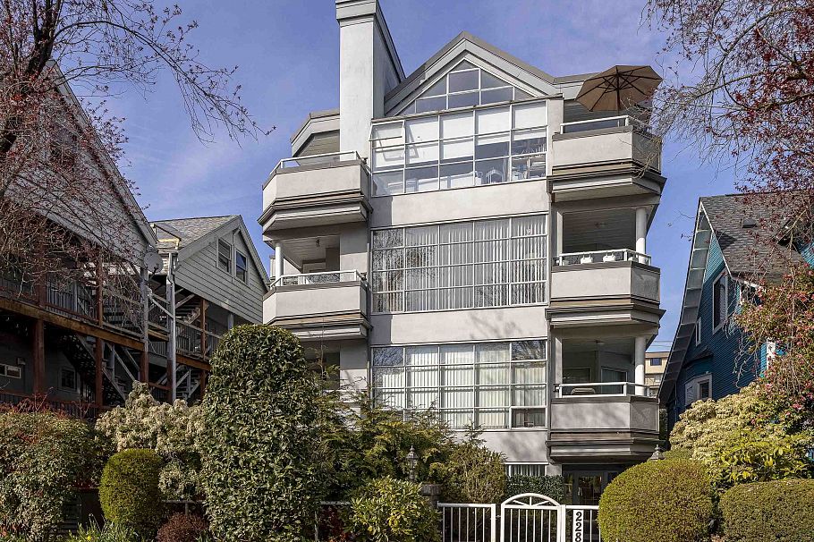 102 2287 W 3rd Avenue Vancouver, BC - 1
