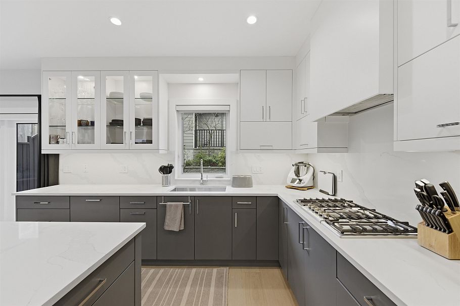 1 272 E 9th Street North Vancouver, BC - 12