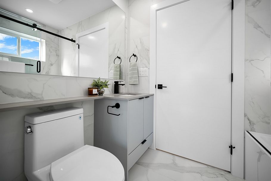 2 3576 E Pender Street Vancouver, BC - 28