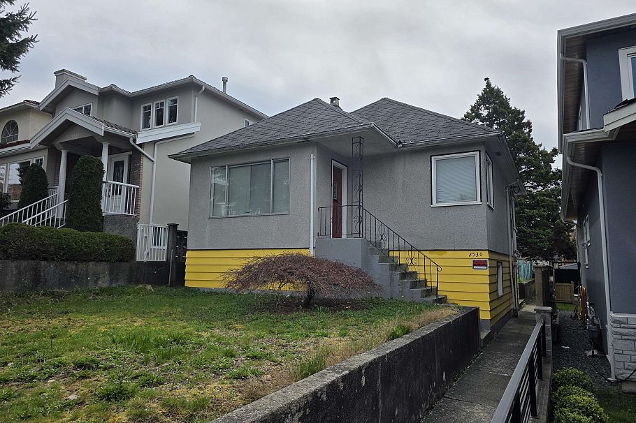 2530 7th Avenue Vancouver, BC - 5