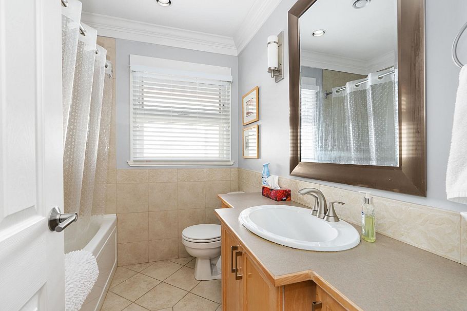 956 Belvista Crescent North Vancouver, BC - 21