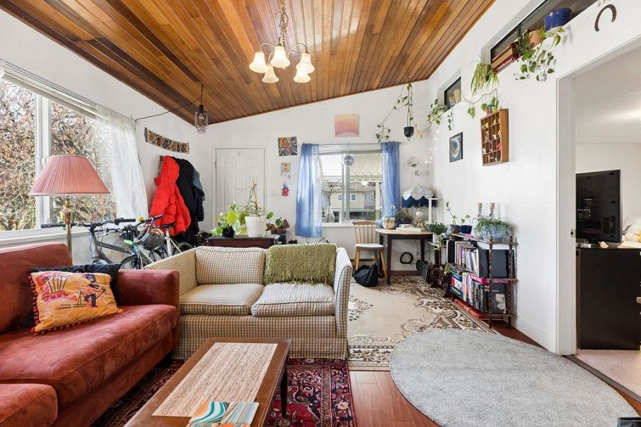 3708 Dumfries Street Vancouver, BC - 3