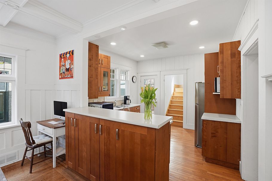 3350 W 3rd Avenue Vancouver, BC - 3