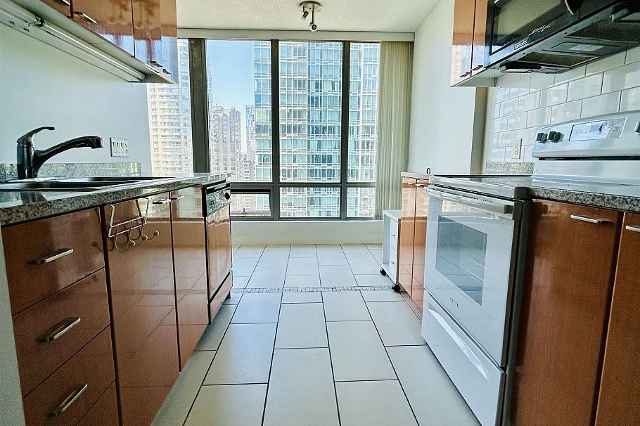 1808 1200 W Georgia Street Vancouver, BC - 5