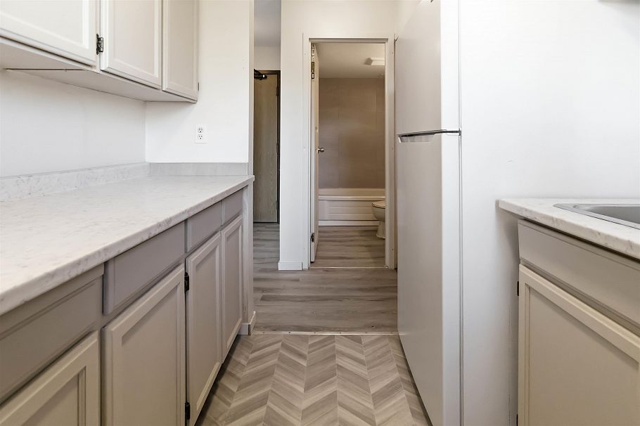 303 1296 W 70th Avenue Vancouver, BC - 12