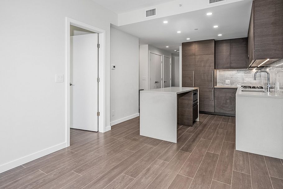 2009 4168 Lougheed Highway Burnaby, BC - 9