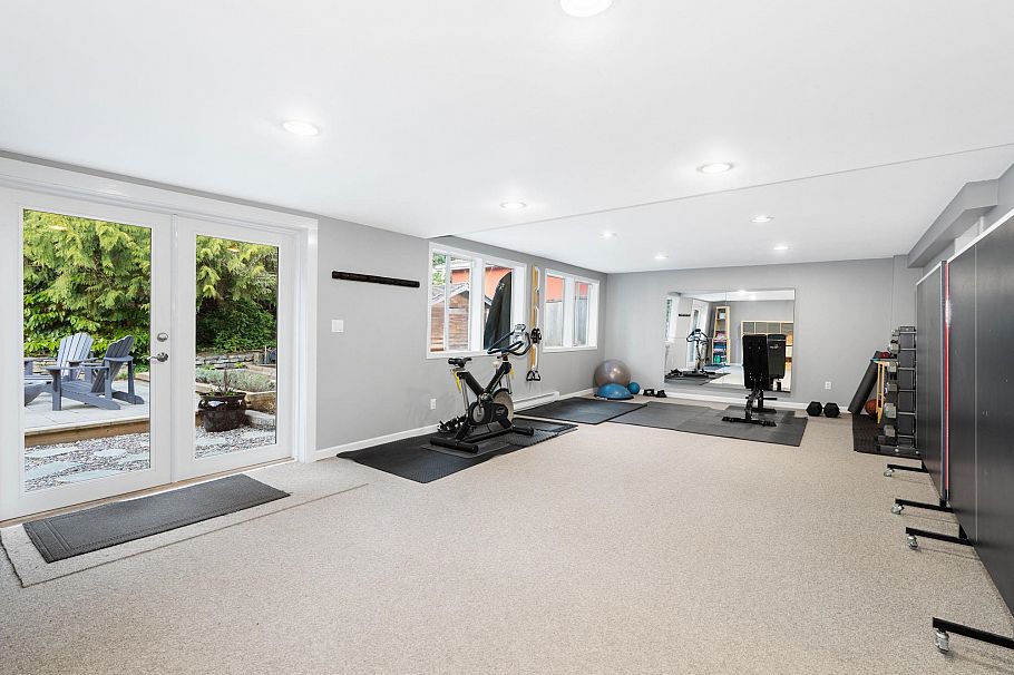 956 Belvista Crescent North Vancouver, BC - 23