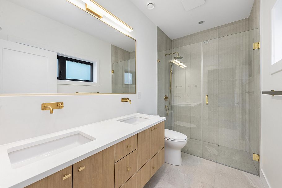 1 878 E 37 Avenue Vancouver, BC - 27