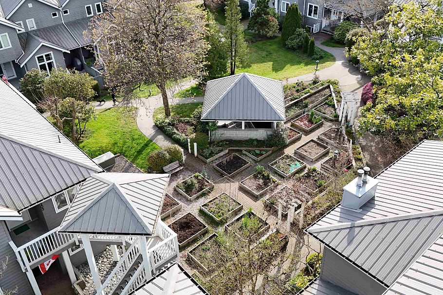 304 1528 Bowser Avenue North Vancouver, BC - 34