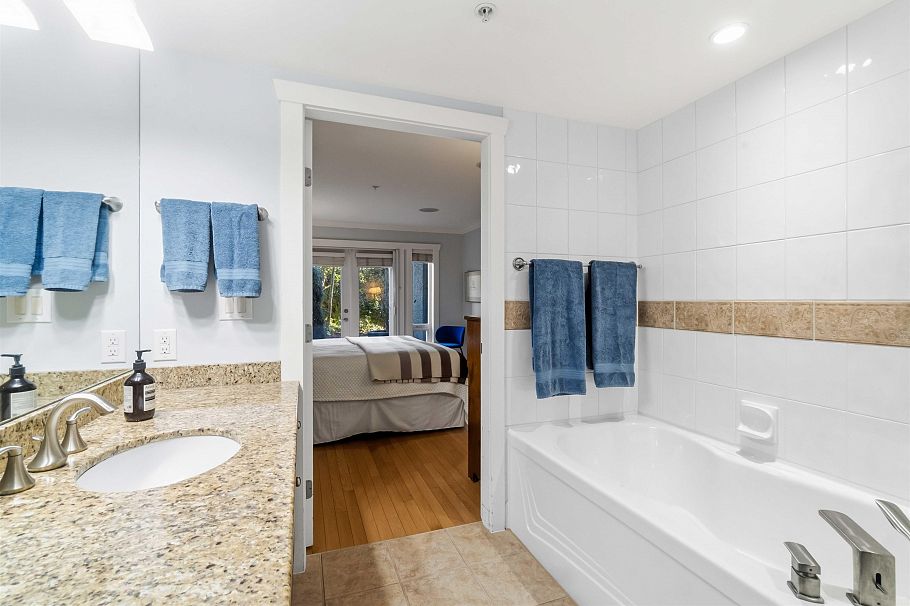 2420 Sasamat Street Vancouver, BC - 20