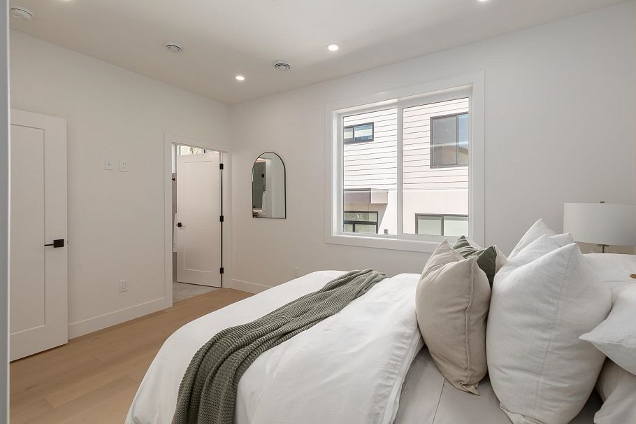 1 3506 E Pender Street Vancouver, BC - 23