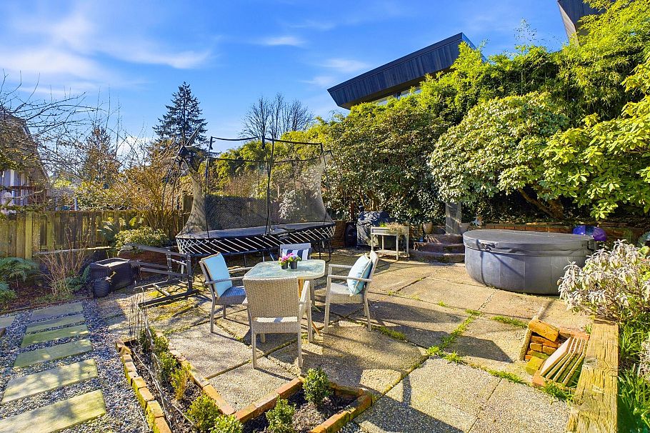 487 Roslyn Boulevard North Vancouver, BC - 27