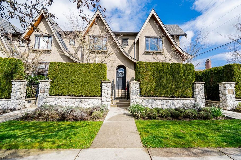 991 W 38th Avenue Vancouver, BC - 1