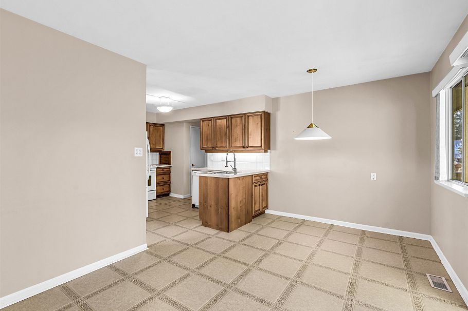 1110 Lodge Road North Vancouver, BC - 14