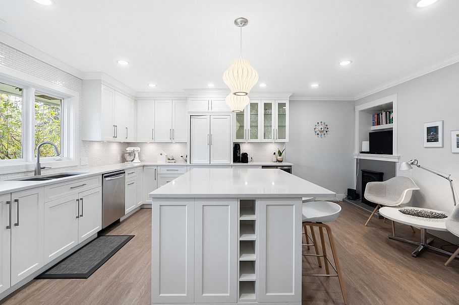 956 Belvista Crescent North Vancouver, BC - 13