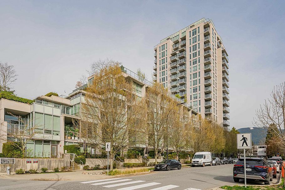 319 135 E 17th Street North Vancouver, BC - 2