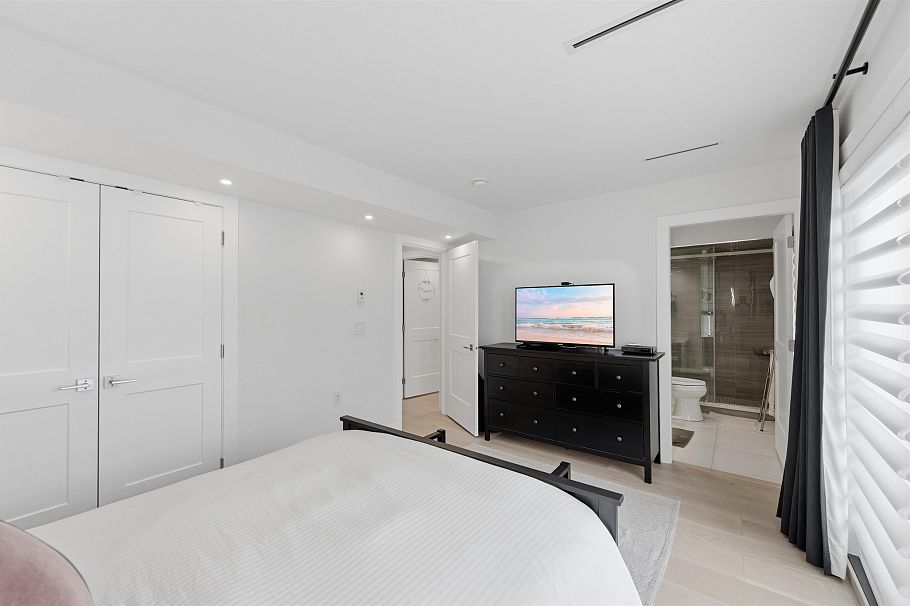 1 272 E 9th Street North Vancouver, BC - 20