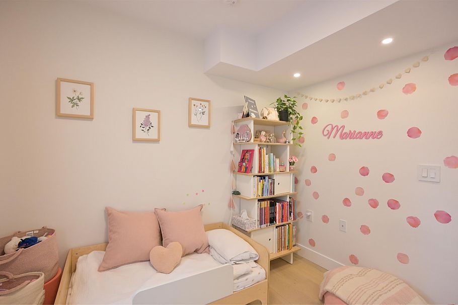 1 272 E 9th Street North Vancouver, BC - 23