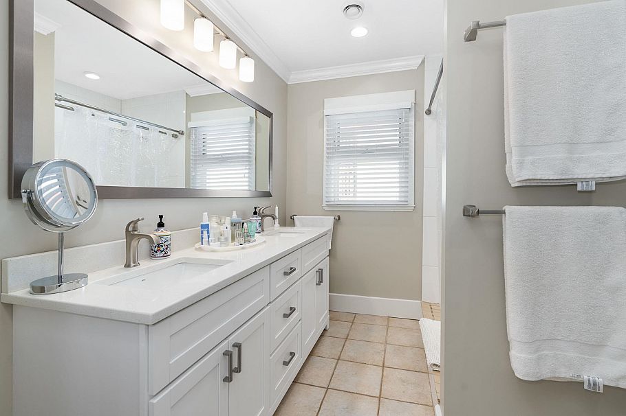 956 Belvista Crescent North Vancouver, BC - 19