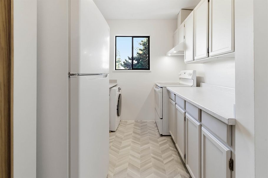 303 1296 W 70th Avenue Vancouver, BC - 9