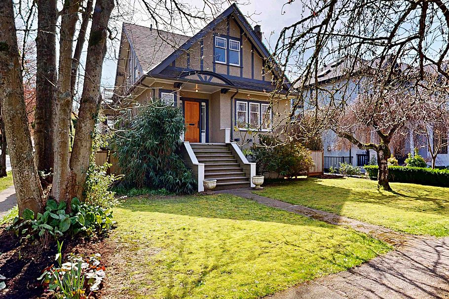 4402 W 12th Avenue Vancouver, BC - 5