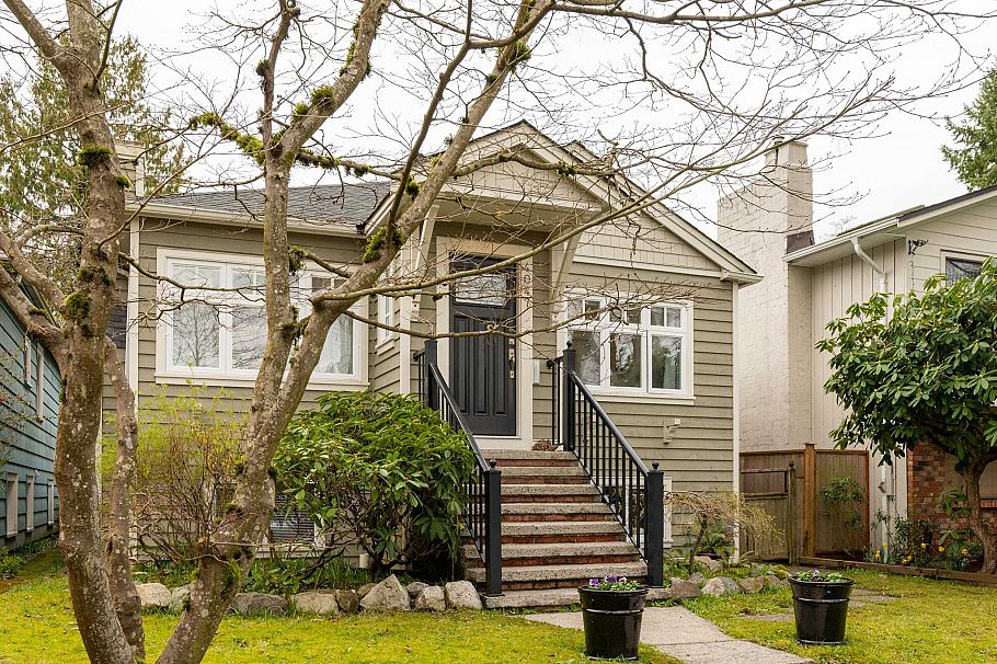 4047 W 32nd Avenue Vancouver, BC - 1