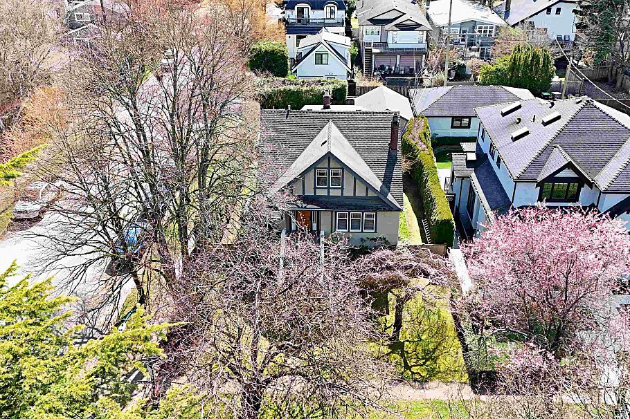 4402 W 12th Avenue Vancouver, BC - 29