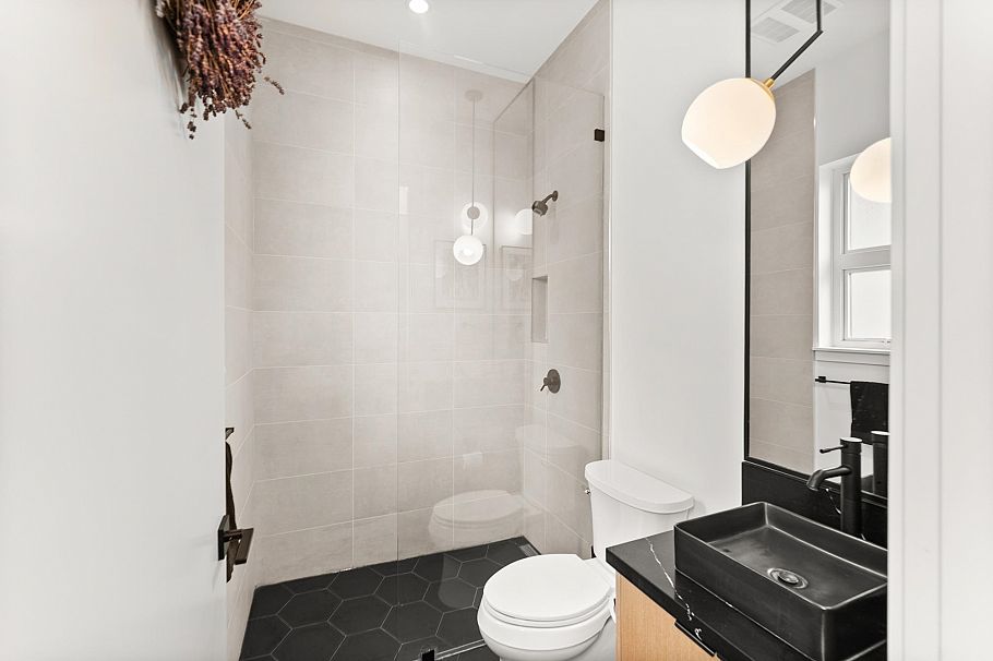 3123 W 16th Avenue Vancouver, BC - 19