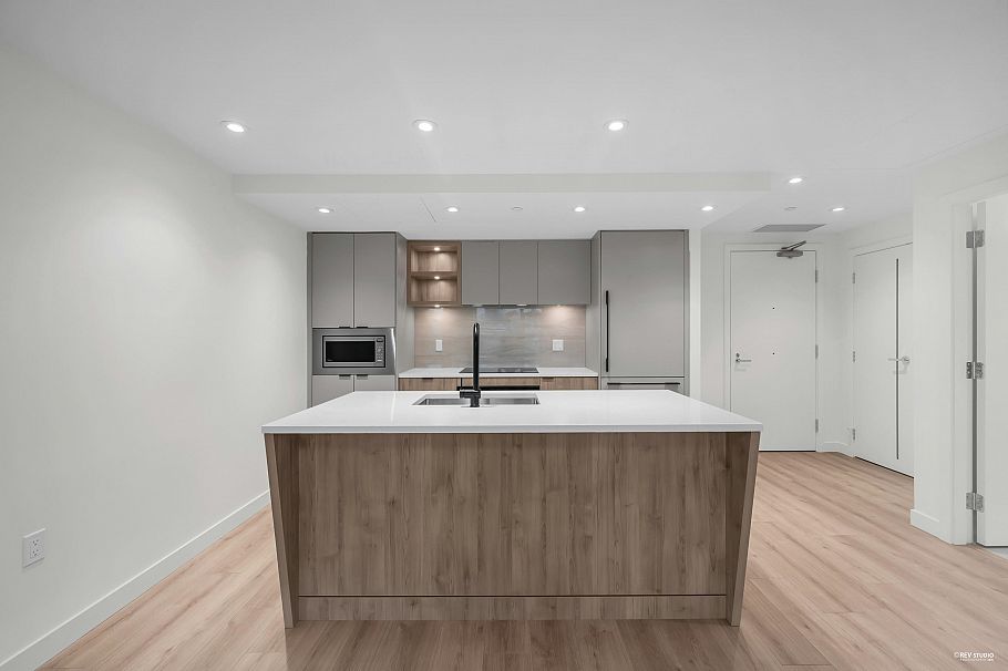 320 755 Harbourside Drive North Vancouver, BC - 3