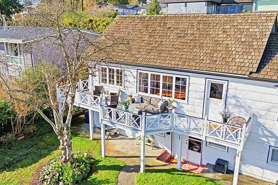 487 Roslyn Boulevard North Vancouver, BC - 2