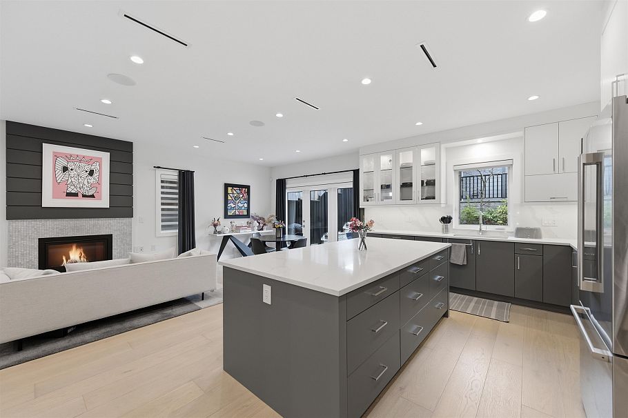 1 272 E 9th Street North Vancouver, BC - 11