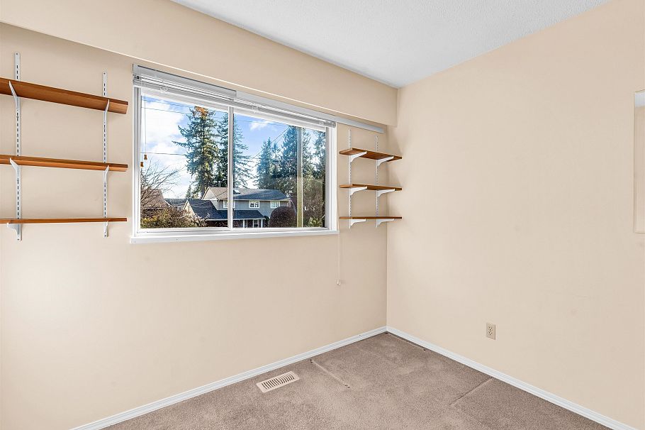 1110 Lodge Road North Vancouver, BC - 23