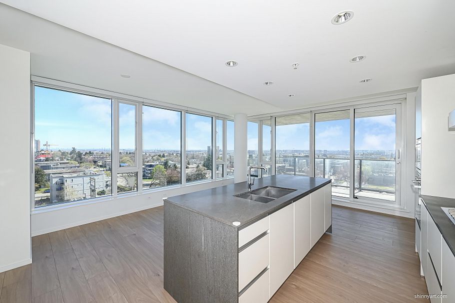 808 8555 Granville Street Vancouver, BC - 2