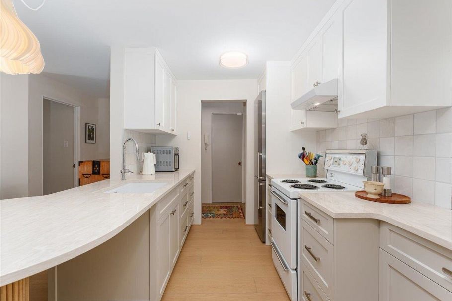 108 3787 W 4th Avenue Vancouver, BC - 2