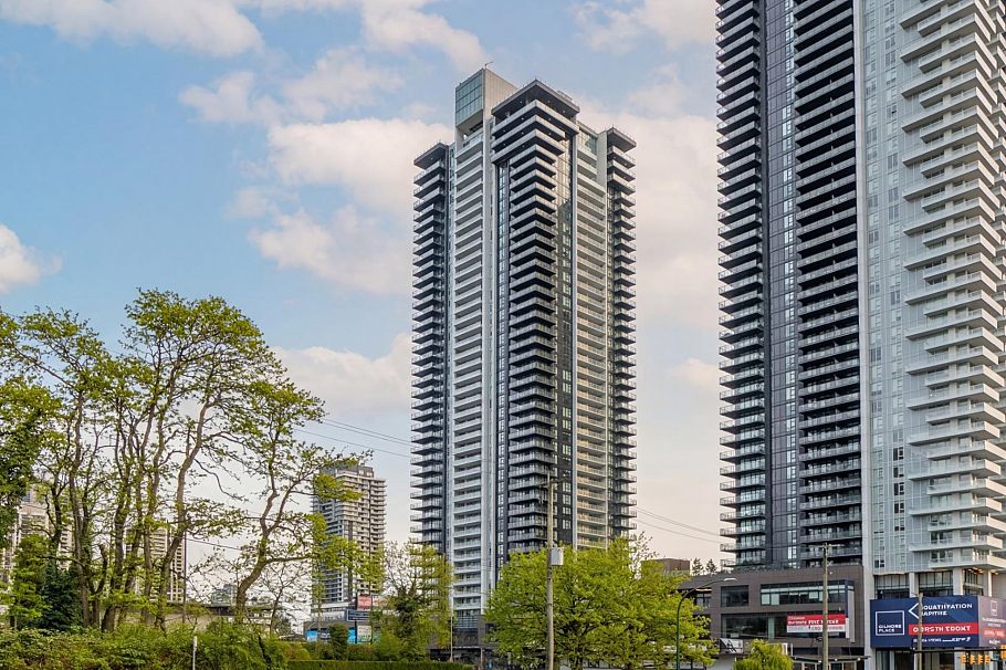 2009 4168 Lougheed Highway Burnaby, BC - 1