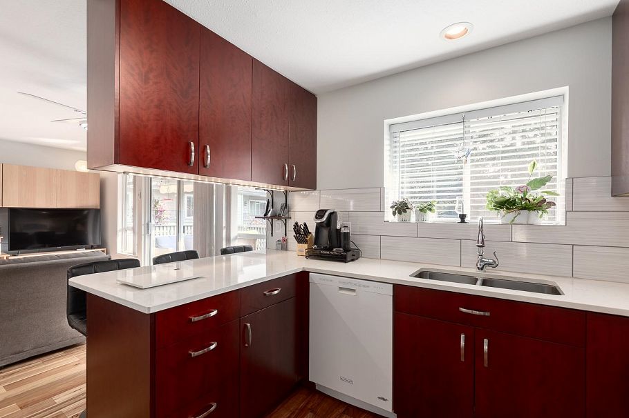 5 3634 Garibaldi Drive North Vancouver, BC - 21