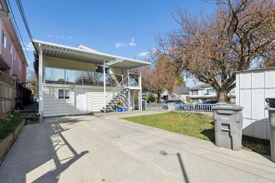 3708 Dumfries Street Vancouver, BC - 14