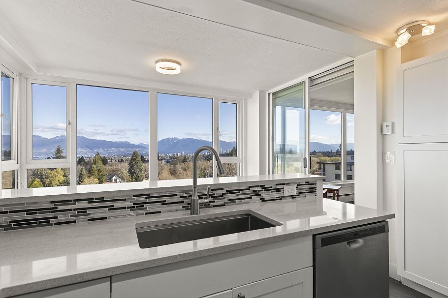 1102 5425 Yew Street Vancouver, BC - 10