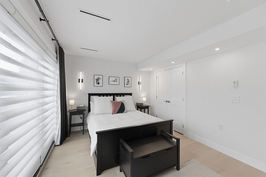 1 272 E 9th Street North Vancouver, BC - 18