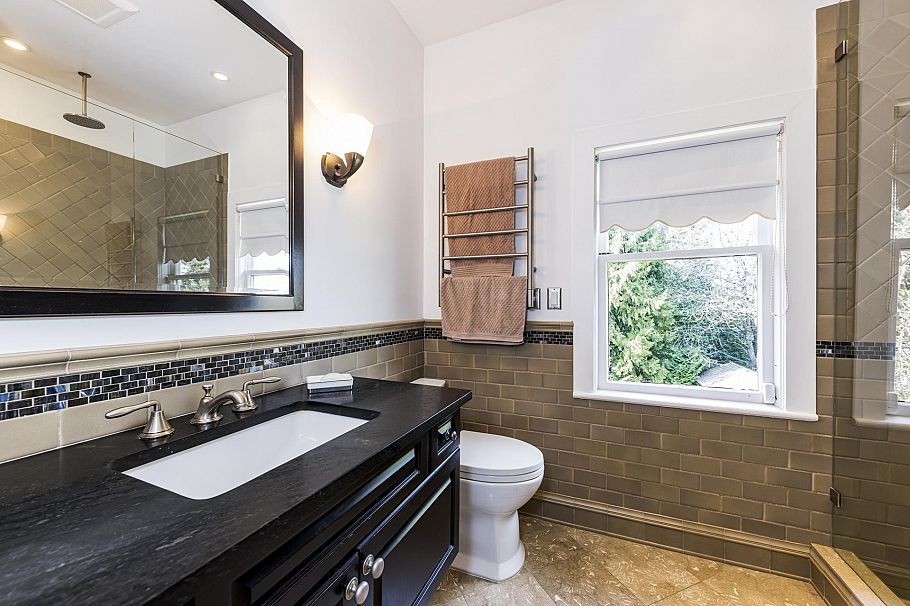 3039 St. Georges Avenue North Vancouver, BC - 21