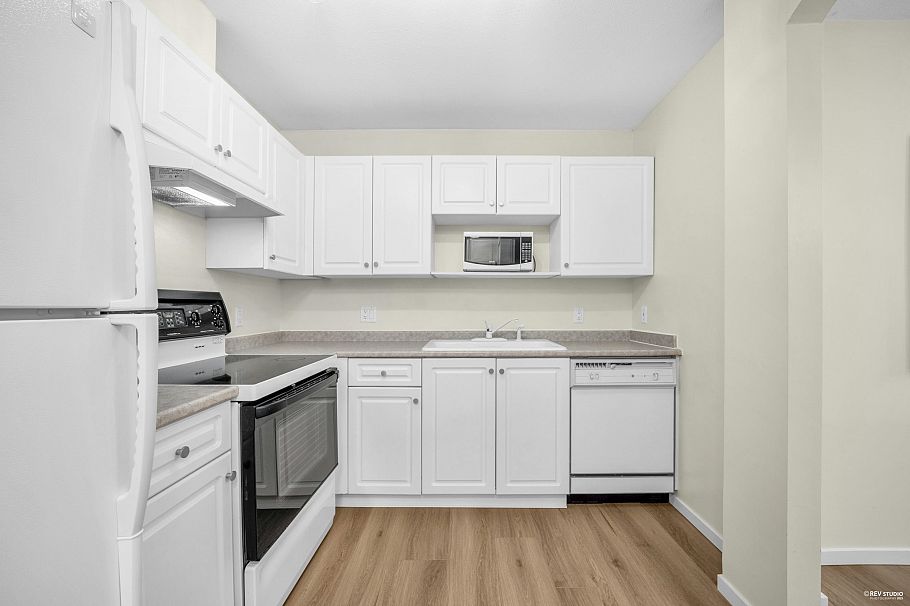 101 3638 Rae Avenue Vancouver, BC - 25