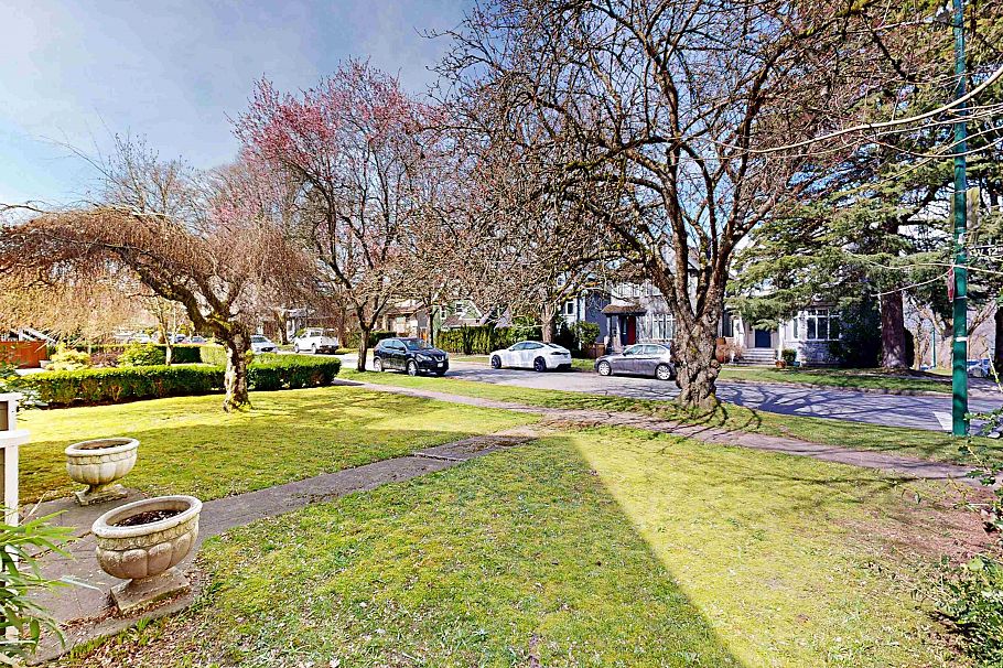 4402 W 12th Avenue Vancouver, BC - 7