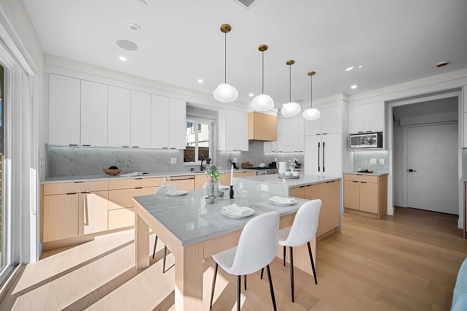 2 3576 E Pender Street Vancouver, BC - 5