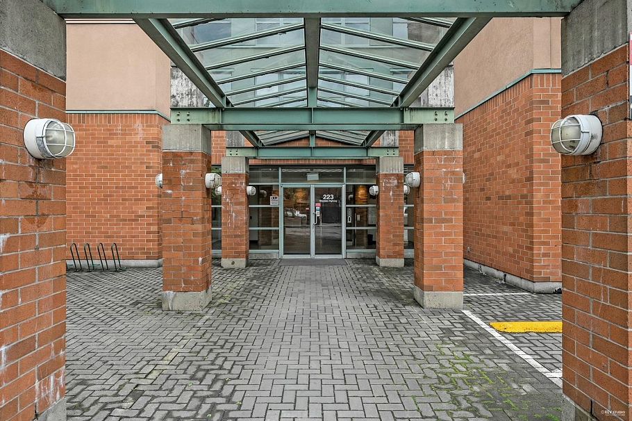 PH05 223 Mountain Highway North Vancouver, BC - 2