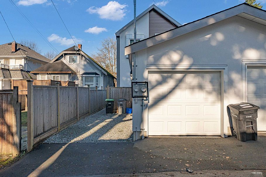3172 W 26th Avenue Vancouver, BC - 36