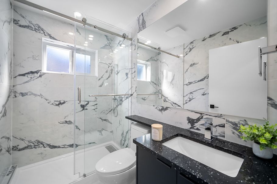 2 3576 E Pender Street Vancouver, BC - 21